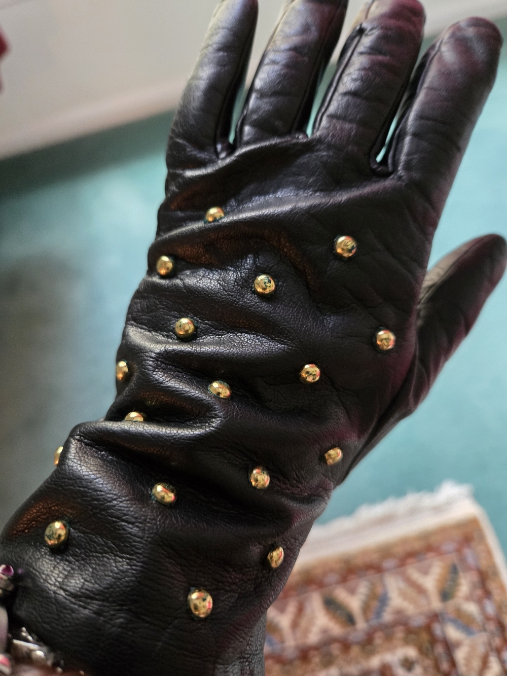Source Unknown Black Leather Gloves with Gold Studs - Picture 10 of 10